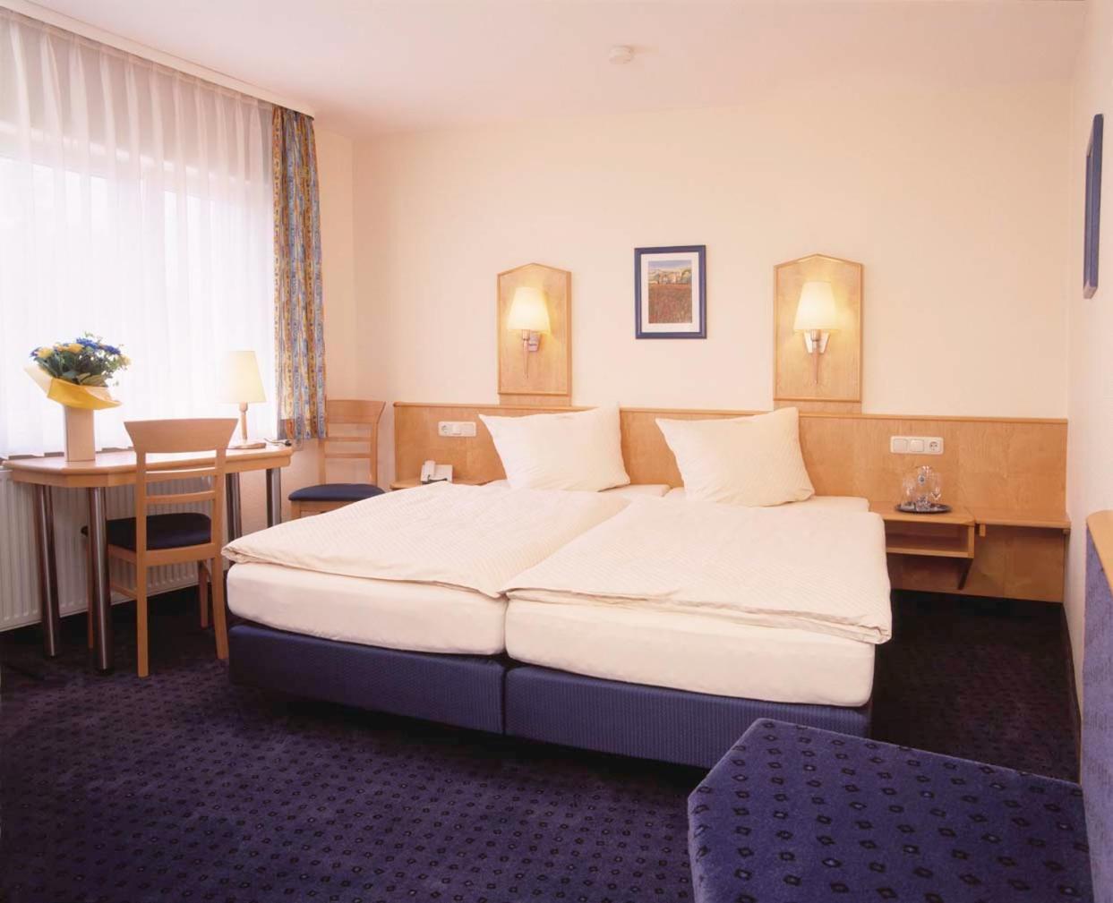 Hotel Sauer Garni Neu-Isenburg Zewnętrze zdjęcie